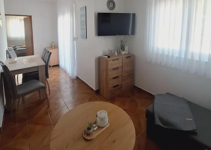 Gostinjska kuća Laura *